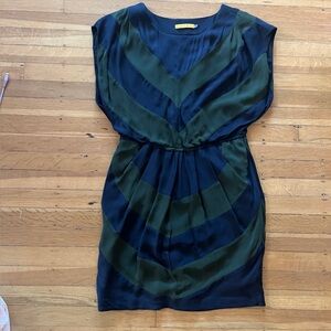 Alice + Olivia silk chevron mini dress forest green navy M 6 4 geometric drapey